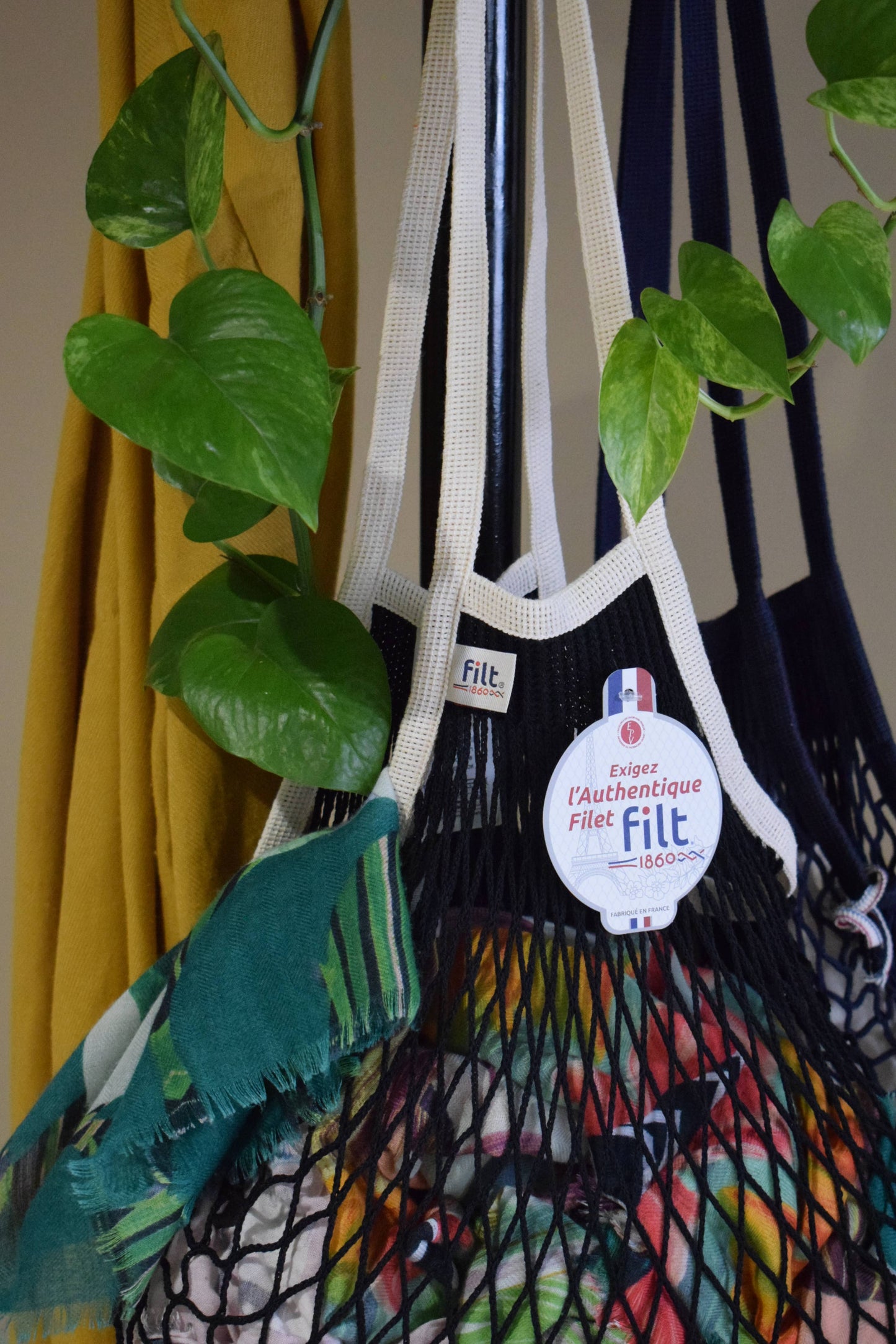 Black shopping net with large ecru handles