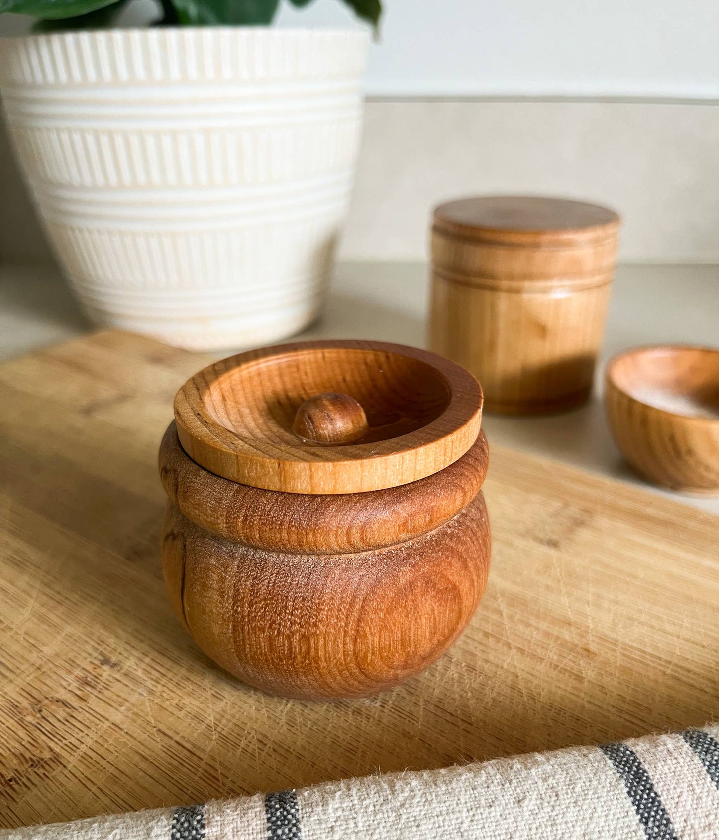 Pinch Pot with Lid